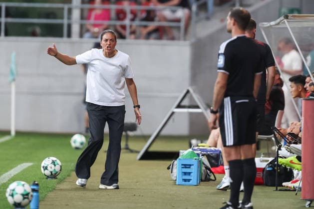 3. Liga; FC Ingolstadt 04 - Alemannia Aachen; an der Seitenlinie, Spielerbank Cheftrainerin Sabrina Wittmann (FCI) schimpft 3. Liga - FC Ingolstadt 04 Saison 2026 2027 Alemannia Aachen