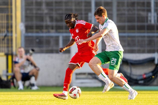 Oluwaseyi Wilson 7 (FC Bayern Muenchen Amatuere) im Zweikampf mit Johannes Mayer 29 (VfB Eichstaett), FC Bayern II vs. VfB Eichstaett, Fussball, Regionalliga Bayern, 7. Spieltag, 04.09.2026 DFB regulations prohibit any use of photographs as image sequences and or quasi-video Muenchen Bayern Deutschland