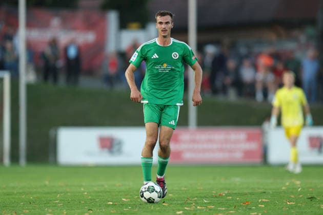 04.09.2026, Herren, Fussball, Saison 2026 2027, Regionalliga Bayern, 7. Spieltag: TSV Aubstadt - SpVgg Ansbach Lukas Oberseider ( 15, SpVgg Ansbach) Sulzfeld Schulstadion Aubstadt (NGN Arena) Bayern Deutschland