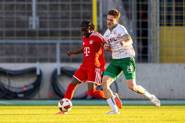Oluwaseyi Wilson 7 (FC Bayern Muenchen Amatuere) im Zweikampf mit Johannes Mayer 29 (VfB Eichstaett), FC Bayern II vs. VfB Eichstaett, Fussball, Regionalliga Bayern, 7. Spieltag, 04.09.2026 DFB regulations prohibit any use of photographs as image sequences and or quasi-video Muenchen Bayern Deutschland