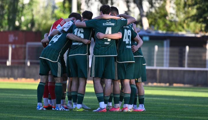 04.09.2026 - Fussball - Saison 2026 2027 - Regionalliga Bayern - 07. Spieltag: SC Eltersdorf SCE ( Quecken ) - FV Illertissen - - xwoxzix - Teamkreis Mannschaft Team SCE vor Spielbeginn