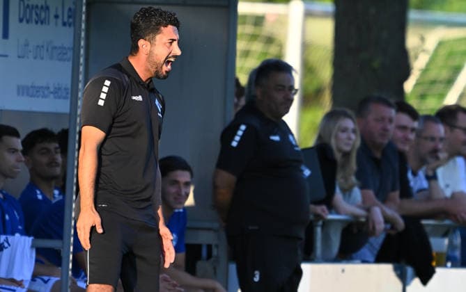 04.09.2026 - Fussball - Saison 2026 2027 - Regionalliga Bayern - 07. Spieltag: SC Eltersdorf SCE ( Quecken ) - FV Illertissen - - xwoxzix - Walid Khaled (Trainer FV Illertissen ) ruft schreit brüllt