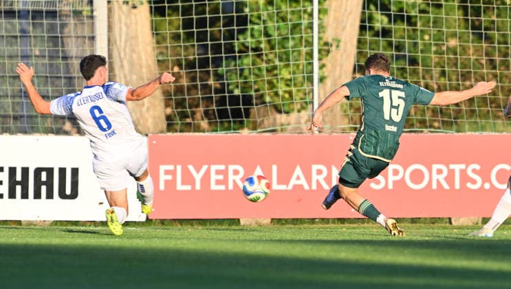 04.09.2026 - Fussball - Saison 2026 2027 - Regionalliga Bayern - 07. Spieltag: SC Eltersdorf SCE ( Quecken ) - FV Illertissen - - xwoxzix - Moritz Fischer (15, SC Eltersdorf ) erzielt Treffer Tor Torschuß zum 1:0 gegen Jan-Luca Fink (6, FV Illertissen FVI )