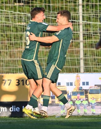 04.09.2026 - Fussball - Saison 2026 2027 - Regionalliga Bayern - 07. Spieltag: SC Eltersdorf SCE ( Quecken ) - FV Illertissen - - xwoxzix - Torjubel Jubel Freude nach Treffer Tor Torschuß zum 1:0 durch Moritz Fischer (15, SC Eltersdorf ) - Marco Niedermayer (16, SC Eltersdorf )Moritz Fischer (15, SC Eltersdorf )