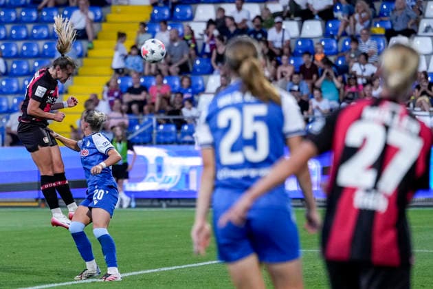 v.li.: Paulina Tomasiak (B04, 28) steigt höher als Laura Gloning (TSG, 20) und erzielt das Tor zum 1:2, Treffer, Torerfolg, Highlight, Action, Aktion, Spielszene, 04.09.2026, Sinsheim (Hoffenheim) (Deutschland), Fussball, Google Pixel Frauen-Bundesliga, TSG 1899 Hoffenheim - Bayer 04 Leverkusen, DFB DFL REGULATIONS PROHIBIT ANY USE OF PHOTOGRAPHS AS IMAGE SEQUENCES AND OR QUASI-VIDEO. *** From left: Paulina Tomasiak (B04), 28, jumps higher than Laura Gloning (TSG), 20, and scores the goal to make it 1–2; goal, scoring, highlight, action, play, match scene, September 4, 2026, Sinsheim, Hoffenheim, Germany, soccer, Google Pixel Women’s Bundesliga, TSG 1899 Hoffenheim vs. Bayer 04 Leverkusen, DFB and DFL regulations prohibit any use of photographs as image sequences and or quasi-video xozx