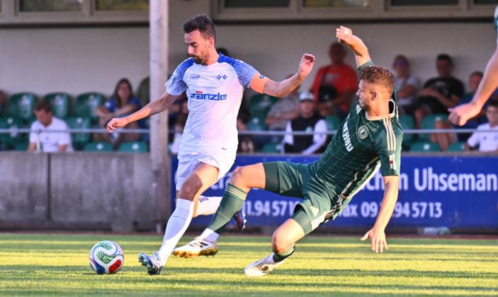 04.09.2026 - Fussball - Saison 2026 2027 - Regionalliga Bayern - 07. Spieltag: SC Eltersdorf SCE ( Quecken ) - FV Illertissen - - xwoxzix - Marco Hingerl (25, FV Illertissen FVI ) Sebastian Marx (28, SC Eltersdorf , rechts )