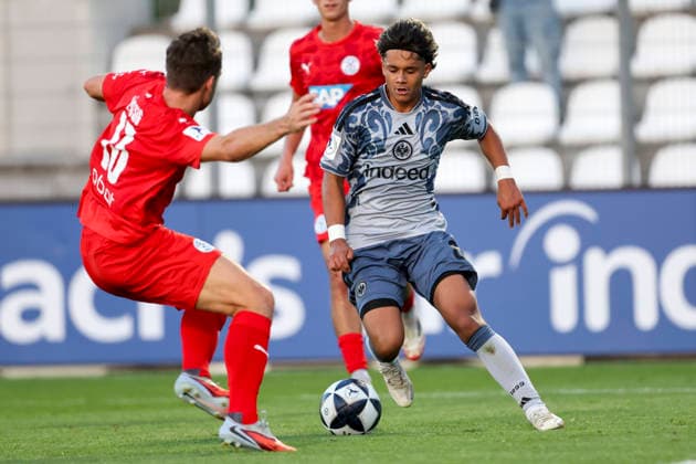 Fussball - RL Südwest - Eintracht Frankfurt II - FC-Astoria Walldorf - 04.09.26, Auf dem Weg zum 1:1-Ausgleich - Marvin Dills (Eintracht), -