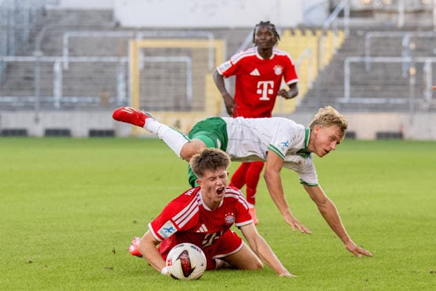 Matous Srb 11 (FC Bayern Muenchen Amatuere), Elias Herger 11 (VfB Eichstaett) stuerzen, FC Bayern II vs. VfB Eichstaett, Fussball, Regionalliga Bayern, 7. Spieltag, 04.09.2026 DFB regulations prohibit any use of photographs as image sequences and or quasi-video Muenchen Bayern Deutschland