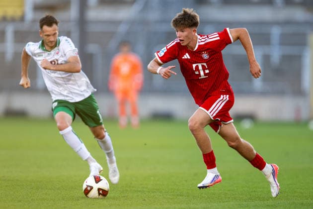 Elias Herger 11 (VfB Eichstaett), Matous Srb 11 (FC Bayern Muenchen Amatuere), FC Bayern II vs. VfB Eichstaett, Fussball, Regionalliga Bayern, 7. Spieltag, 04.09.2026 DFB regulations prohibit any use of photographs as image sequences and or quasi-video Muenchen Bayern Deutschland