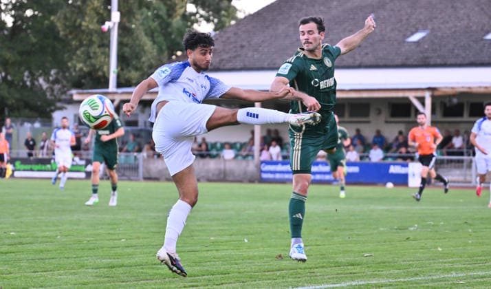 04.09.2026 - Fussball - Saison 2026 2027 - Regionalliga Bayern - 07. Spieltag: SC Eltersdorf SCE ( Quecken ) - FV Illertissen - - xwoxzix - Nino Cassanti (17, FV Illertissen FVI ) Patrick Ort (14, SC Eltersdorf )