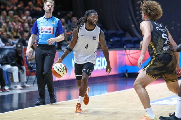 04.09.2026, xgox, Basketball - Testspiel Basketball Loewen Braunschweig - Bamberg Baskets emspor, v.l. Jordan Jones (Bamberg, 4) am Ball, plays the ball Braunschweig