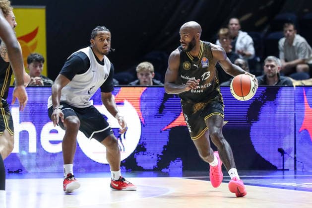 04.09.2026, xgox, Basketball - Testspiel Basketball Loewen Braunschweig - Bamberg Baskets emspor, v.l. Sheldon Edwards (Braunschweig, 13) am Ball, plays the ball Braunschweig