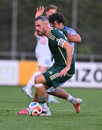 04.09.2026 - Fussball - Saison 2026 2027 - Regionalliga Bayern - 07. Spieltag: SC Eltersdorf SCE ( Quecken ) - FV Illertissen - - xwoxzix - Maximilian Göbhardt Goebhardt (10, SC Eltersdorf ) vor Shaban Veselaj (10, FV Illertissen FVI )