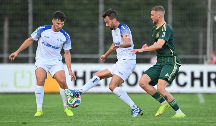 04.09.2026 - Fussball - Saison 2026 2027 - Regionalliga Bayern - 07. Spieltag: SC Eltersdorf SCE ( Quecken ) - FV Illertissen - - xwoxzix - Jan-Luca Fink (6, FV Illertissen FVI ) Marco Hingerl (25, FV Illertissen FVI ) Tom Feulner (23, SC Eltersdorf )