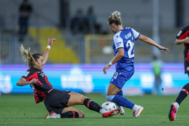 GER, Sinsheim, TSG Hoffenheim vs Bayer 04 Leverkusen, Google Pixel Frauen Bundesliga, Fussball, DFB, Spielzeit 2026 2027, Dietmar Hopp Stadion, 3. Spieltag im Bild v.l.: Paulina Tomasiak (Bayer 04 Leverkusen Frauen 28), Laura Gloning (TSG Hoffenheim Frauen 20) DFB DFL REGULATIONS PROHIBIT ANY USE OF PHOTOGRAPHS AS IMAGE SEQUENCES AND OR QUASI-VIDEO, 04.09.2026 *** GER, Sinsheim, TSG Hoffenheim vs. Bayer 04 Leverkusen, Google Pixel Women s Bundesliga, Soccer, DFB, 2026–2027 Season, Dietmar Hopp Stadium, Matchday 3 in pictures: from left, Paulina Tomasiak, Bayer 04 Leverkusen Women, 28, Laura Gloning, TSG Hoffenheim Women, 20. DFB and DFL regulations prohibit any use of photographs as image sequences and or quasi-video. April 9, 2026 Copyright: HMBxMedia HendrikxHamelau