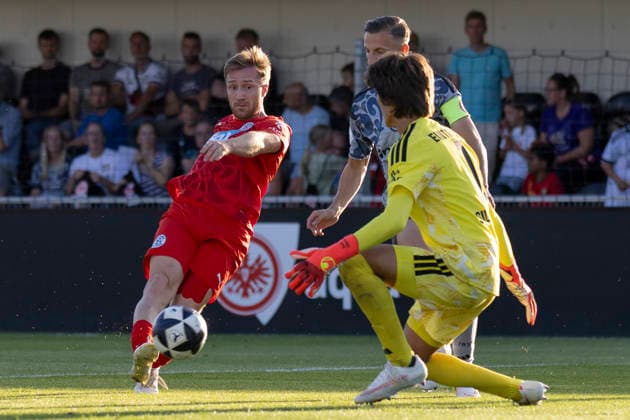 Regionalliga Südwest: Eintracht Frankfurt II - FC-Astoria Walldorf, 04.09.2026 Lennart Grimmer (FC-Astoria Walldorf 8) schießt den Ball aufs Tor von Amil Siljevic (Eintracht Frankfurt II 1), Eintracht Frankfurt II - FC-Astoria Walldorf, Dreieich, Maxworx Sportpark, 4.9.2026 Copyright: xBEAUTIFULxSPORTS Gawlikx