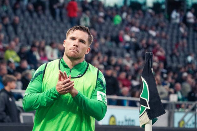 Deutschland: Fussball 2.Bundesliga 2026 2027, 4. Spieltag - Hannover 96 vs Karlsruher SC - Heinz von Heiden Arena Stadion (Hannover): Geste, Gestik, Emotion Benjamin Källman Benjamin Kallman (Hannover 96, 9) *** Germany Soccer 2. Bundesliga 2026–2027, Matchday 4: Hannover 96 vs. Karlsruher SC, Heinz von Heiden Arena Stadium, Hannover; Gestures, Body Language, Emotion; Benjamin Källman, Benjamin Kallman, Hannover 96, 9 Copyright: xAymanxAlahmedx