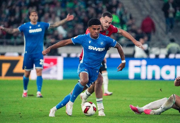 Deutschland: Fussball 2.Bundesliga 2026 2027, 4. Spieltag - Hannover 96 vs Karlsruher SC - Heinz von Heiden Arena Stadion (Hannover): am Ball Kevin Wiethaup (Karlsruher SC, 7) *** Germany Soccer 2. Bundesliga 2026–2027, Matchday 4: Hannover 96 vs. Karlsruher SC at Heinz von Heiden Arena, Hannover; Kevin Wiethaup (Karlsruher SC), 7 Copyright: xAymanxAlahmedx