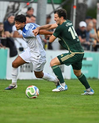 04.09.2026 - Fussball - Saison 2026 2027 - Regionalliga Bayern - 07. Spieltag: SC Eltersdorf SCE ( Quecken ) - FV Illertissen - - xwoxzix - Nino Cassanti (17, FV Illertissen FVI ) Patrick Ort (14, SC Eltersdorf )