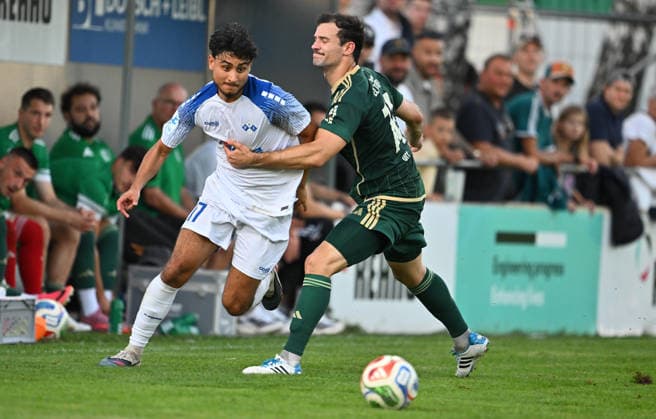 04.09.2026 - Fussball - Saison 2026 2027 - Regionalliga Bayern - 07. Spieltag: SC Eltersdorf SCE ( Quecken ) - FV Illertissen - - xwoxzix - Nino Cassanti (17, FV Illertissen FVI ) Patrick Ort (14, SC Eltersdorf )