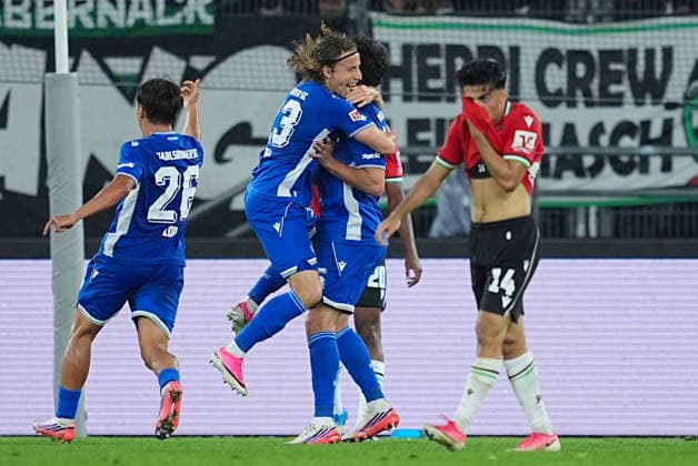 04.09.2026, xydrx, Herren, Fußball, 2.Bundesliga, Hannover 96 - Karlsruher SC, Saison 2026 2027, Heinz von Heiden Arena: Torjubel nach dem Tor zum 2:2 für den Karlsruher SC durch Torschütze Rafael Pinto Pedrosa (Karlsruher SC, 36) zusammen mit Danyal Zor (Karlsruher SC, 26) und Tim Civeja (Karlsruher SC, 23) DFB regulations prohibit any use of photographs as image sequences and or quasi-video. *** September 4, 2026, xydrx, Men s, Soccer, 2. Bundesliga, Hannover 96 vs. Karlsruher SC, 2026–2027 season, Heinz von Heiden Arena: Goal celebration after Karlsruher SC’s Rafael Pinto Pedrosa (No. 36) scores the 2–2 equalizer, together with Danyal Zor (No. 26) and Tim Civeja (No. 23 DFB regulations prohibit any use of photographs as image sequences and or quasi-video Copyright: HMBxMedia YannisxDreimann