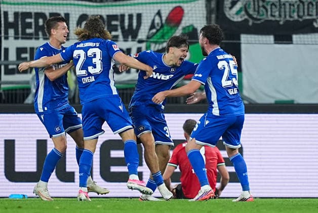 04.09.2026, xydrx, Herren, Fußball, 2.Bundesliga, Hannover 96 - Karlsruher SC, Saison 2026 2027, Heinz von Heiden Arena: Torjubel nach dem Tor zum 2:2 für den Karlsruher SC durch Torschütze Rafael Pinto Pedrosa (Karlsruher SC, 36) zusammen mit Danyal Zor (Karlsruher SC, 26) und Lilian Egloff (Karlsruher SC, 25) und Tim Civeja (Karlsruher SC, 23) DFB regulations prohibit any use of photographs as image sequences and or quasi-video. *** September 4, 2026, xydrx, Men s, Soccer, 2. Bundesliga, Hannover 96 vs. Karlsruher SC, 2026–2027 season, Heinz von Heiden Arena: Celebration after the 2–2 goal for Karlsruher SC by goal scorer Rafael Pinto Pedrosa (Karlsruher SC), 36, along with Danyal Zor (Karlsruher SC), 26, Lilian Egloff (Karlsruher SC), 25, and Tim Civeja (Karlsruher SC), 23. DFB regulations prohibit any use of photographs as image sequences and or quasi-video Copyright: HMBxMedia YannisxDreimann