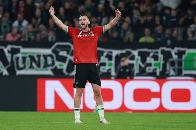 2. Bundesliga - Hannover 96 - Karlsruher SC am 04.09.2026 in der Heinz von Heiden Arena in Hannover Boris Tomiak (Hannover 3) gestikuliert *** 2. Bundesliga: Hannover 96 vs. Karlsruher SC on September 4, 2026, at the Heinz von Heiden Arena in Hannover. Boris Tomiak (Hannover 3) gestures. MH