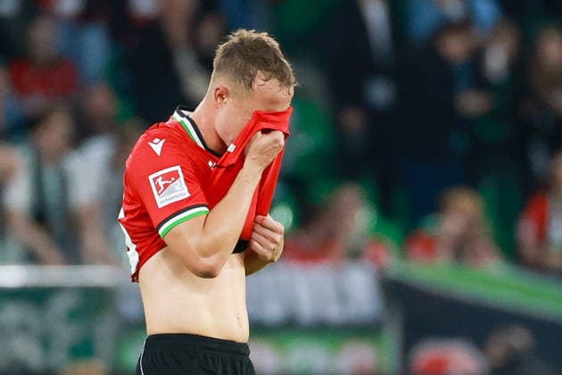 2. Bundesliga - Hannover 96 - Karlsruher SC am 04.09.2026 in der Heinz von Heiden Arena in Hannover Maurice Neubauer (Hannover 33) unzufrieden, enttäuscht, enttaeuscht, niedergeschlagen *** 2. Bundesliga: Hannover 96 vs. Karlsruher SC on September 4, 2026, at the Heinz von Heiden Arena in Hannover; Maurice Neubauer (Hannover), age 33: dissatisfied, disappointed, disheartened, dejected MH