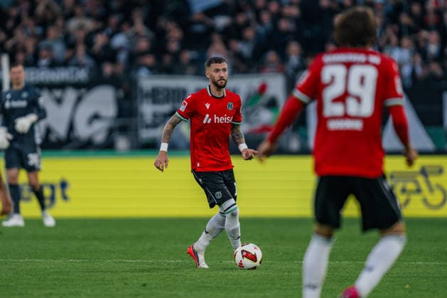 Deutschland: 2. Bundesliga 2026 - 2027, 4. Spieltag - Hannover 96 vs Karlsruher SC - Heinz von Heiden Arena (Hannover): Marcel Hartel (Hannover 96, 10) am Ball *** Germany 2nd Bundesliga 2026–2027, Matchday 4: Hannover 96 vs. Karlsruher SC at Heinz von Heiden Arena in Hannover; Marcel Hartel (Hannover 96), 10 on the ball Copyright: xTomxLauruschkatx