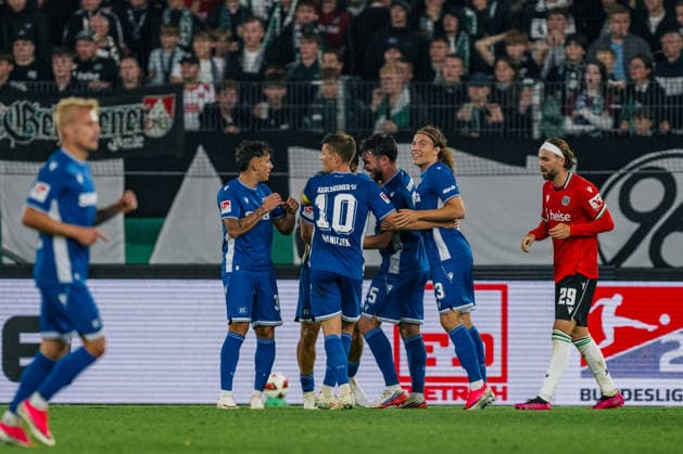 Deutschland: 2. Bundesliga 2026 - 2027, 4. Spieltag - Hannover 96 vs Karlsruher SC - Heinz von Heiden Arena (Hannover): Rafael Pinto Pedrosa (Karlsruher SC, 36) Tor, Torjubel, Emotionen, Jubel, Freude *** Germany 2. Bundesliga 2026–2027, Matchday 4: Hannover 96 vs. Karlsruher SC, Heinz von Heiden Arena, Hannover; Rafael Pinto Pedrosa (Karlsruher SC), 36th goal; goal celebration, emotions, cheering, joy Copyright: xTomxLauruschkatx