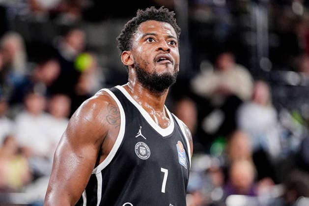 Deutschland: easyCredit BBL, Season Opener Veolia Towers Hamburg vs EWE Baskets Oldenburg Inselpark Arena (Hamburg): Trey Wade (Veolia Towers Hamburg, 7), Freisteller, Porträt Portrait Copyright: xStefanxTrochax