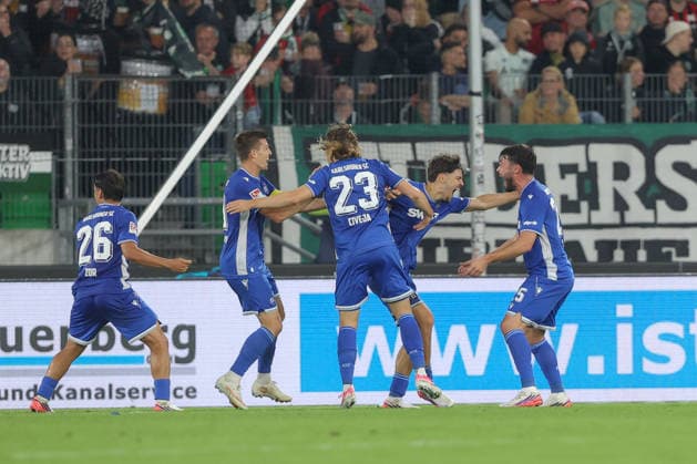 04.09.2026, xtgx, Fussball 2. Bundesliga, Hannover 96 - Karlsruher SC, v.l. Rafael Pinto Pedrosa (Karlsruhe, 36) Jubel, Torjubel, jubelt ueber das Tor, celebrate the goal, celebration (DFL DFB REGULATIONS PROHIBIT ANY USE OF PHOTOGRAPHS as IMAGE SEQUENCES and or QUASI-VIDEO) Hannover *** September 4, 2026, xtgx, Soccer 2. Bundesliga, Hannover 96 vs. Karlsruher SC, from left: Rafael Pinto Pedrosa (Karlsruhe), 36, cheering, Goal celebration, celebrating the goal, DFL and DFB regulations prohibit any use of photographs as image sequences and or quasi-video Hannover