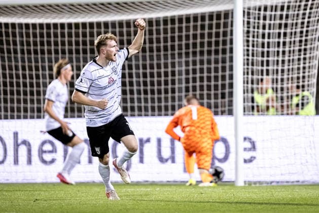 SSV Ulm 1846 Fußball vs. SGV Freiberg Heilbronn, Fussball, Regionalliga Südwest, 5. Spieltag, Donaustadion Ulm 04.09.26 Torjubel Jubel Freude nach Treffer Tor Torschuss zum 2:3 durch Steffen Meuer (SSV Ulm 1846 Fußball, 18) SSV Ulm 1846 Fußball vs. SGV Freiberg Heilbronn, Fussball, Regionalliga Südwest, 5. Spieltag, Donaustadion Ulm 04.09.26 Foto: Lucca Fundel Ulm Donaustadion Baden-Württemberg Deutschland