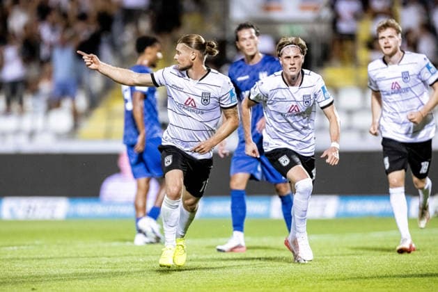 SSV Ulm 1846 Fußball vs. SGV Freiberg Heilbronn, Fussball, Regionalliga Südwest, 5. Spieltag, Donaustadion Ulm 04.09.26 Torschuss Elfmeter Torjubel Jubel Freude nach Treffer Tor Torschuss zum 4:3 durch Dennis Chessa (SSV Ulm 1846 Fußball, 11) SSV Ulm 1846 Fußball vs. SGV Freiberg Heilbronn, Fussball, Regionalliga Südwest, 5. Spieltag, Donaustadion Ulm 04.09.26 Foto: Lucca Fundel Ulm Donaustadion Baden-Württemberg Deutschland
