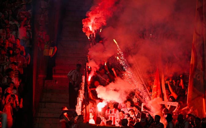 vor Spielbeginn: Fanblock 1. FC Koeln Bengalos, Pyrotechnik, Pyro, Feuerwerkskoerper, Raketen VfB Stuttgart vs 1. FC Koeln 04.09.2026 DFL REGULATIONS PROHIBIT ANY USE OF PHOTOGRAPHS AS IMAGE SEQUENCES AND OR QUASI-VIDEO VfB Stuttgart vs 1. FC Koeln *** Before the game: 1. FC Köln fan section—flares, pyrotechnics, pyro, fireworks, rockets VfB Stuttgart vs. 1 FC Cologne September 4, 2026 DFL regulations prohibit any use of photographs as image sequences and or quasi-video VfB Stuttgart vs. 1 FC Cologne