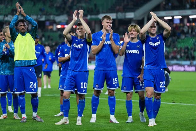 04.09.2026, xydrx, Herren, Fußball, 2.Bundesliga, Hannover 96 - Karlsruher SC, Saison 2026 2027, Heinz von Heiden Arena: Sandro Tremoulet (Karlsruher SC, 24) Marvin Wanitzek (Karlsruher SC, 10) Paul Scholl (Karlsruher SC, 15) Shio Fukuda (Karlsruher SC, 13) Christoph Kobald (Karlsruher SC, 22) freuen sich über den späten Punktgewinn DFB regulations prohibit any use of photographs as image sequences and or quasi-video. *** September 4, 2026, xydrx, Men s, Soccer, 2. Bundesliga, Hannover 96 vs. Karlsruher SC, 2026–2027 Season, Heinz von Heiden Arena, Sandro Tremoulet (Karlsruher SC), 24 Marvin Wanitzek (Karlsruher SC), 10 Paul Scholl, Karlsruher SC; 15 Shio Fukuda, Karlsruher SC; 13 Christoph Kobald, Karlsruher SC; 22 are happy about the late draw. DFB regulations prohibit any use of photographs as image sequences and or quasi-video. Copyright: HMBxMedia YannisxDreimann