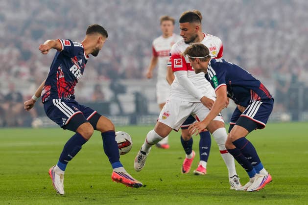 Im Bild: v.li. Tom Krauß (1. FC Koeln, 5), Deniz Undav (VfB Stuttgart, 26) am Ball und Alessio Castro-Montes (1. FC Koeln, 17) 04.09.2026, VfB Stuttgart - 1. FC Koeln, 1. Bundesliga, 2. Spieltag, Deutschland, Stuttgart, MHP Arena, DFL REGULATIONS PROHIBIT ANY USE OF PHOTOGRAPHS AS IMAGE SEQUENCES AND OR QUASI-VIDEO. *** In the photo, from left: Tom Krauß (1. FC Köln, 5), Deniz Undav (VfB Stuttgart, 26) with the ball, and Alessio Castro Montes (1. FC Köln, 17) on April 9, 2026, VfB Stuttgart vs. 1. FC Köln, Bundesliga 1, Matchday 2, Germany, Stuttgart, MHP Arena. DFL regulations prohibit any use of photographs as image sequences and or quasi-video. Copyright: HMBxMedia xJulienxBecker