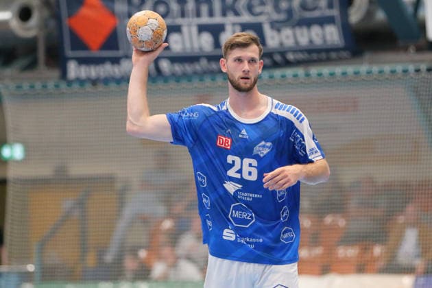 04.09.2026 Handball Herren 2026 2027 2. Handball-Bundesliga 2. Spieltag Dessau-Roßlauer HV 06 - Eulen Ludwigshafen Anhalt Arena Dessau Yannick Danneberg (Dessau, 26, blau) am Ball. Dessau-Roßlau Sachsen-Anhalt Deutschland