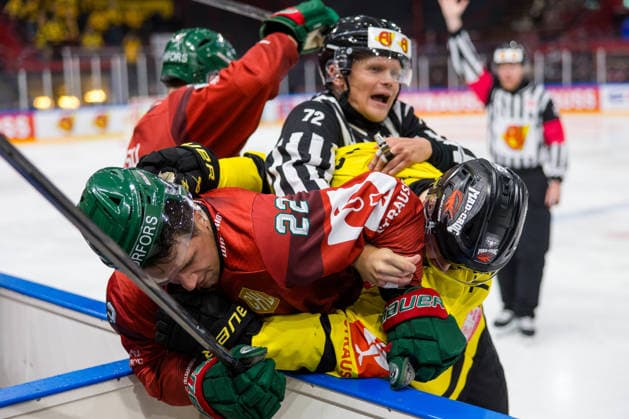 260904 Linus NässÃ n of Frölunda and Miro Tauslahti of SaiPa Lappeenranta during the CHL game between Frölunda and SaiPa Lappeenranta on September 4, 2026 in Göteborg. Photo: Michael Erichsen BILDBYRAN COP 89 MI1021 ishockey Ice hockey, Eishockey chl champions hockey league frölunda saipa lappeenranta bbeng *** September 4, 2009: Linus Nässän of Frölunda and Miro Tauslahti of SaiPa Lappeenranta during the CHL game between Frölunda and SaiPa Lappeenranta on September 4, 2026 in Gothenburg. Photo by Michael Erichsen. BILDBYRAN COP 89 MI1021 ice hockey CHL Champions Hockey League Frölunda SaiPa Lappeenranta bbeng  Copyright: MICHAELxERICHSEN BB260904MI066