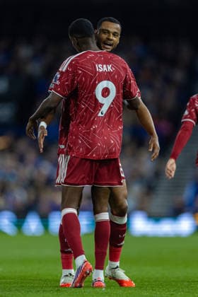 Football - FA Premier League - Ipswich Town v Liverpool FC IPSWICH, ENGLAND - Friday, September 4, 2026: Liverpool s Alexander Isak celebrates with team-mate Cody Gakpo after scoring the second goal during the FA Premier League match between Ipswich Town FC and Liverpool FC at Portman Road. (Photo by David Rawcliffe Propaganda) IPSWICH Portman Road SUFFOLK ENGLAND  Copyright: xDavidxRawcliffex P2026-09-04-Ipswich_Liverpool-60