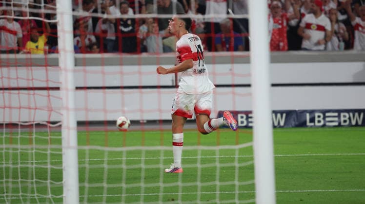04.09.2026, xrekx, Fussball 1.Bundesliga, VfB Stuttgart - 1.FC Köln v.l. Torjubel nach dem Tor zum celebrating the goal celebrate 1:0 durch Bilal El Khannouss (VfB Stuttgart) (DFL DFB REGULATIONS PROHIBIT ANY USE OF PHOTOGRAPHS as IMAGE SEQUENCES and or QUASI-VIDEO) Stuttgart *** September 4, 2026, xrekx, Soccer, Bundesliga 1, VfB Stuttgart 1 FC Köln v l Goal celebration after Bilal El Khannouss’s goal to make it 1–0 for VfB Stuttgart. DFL and DFB regulations prohibit any use of photographs as image sequences and or quasi-video. Stuttgart