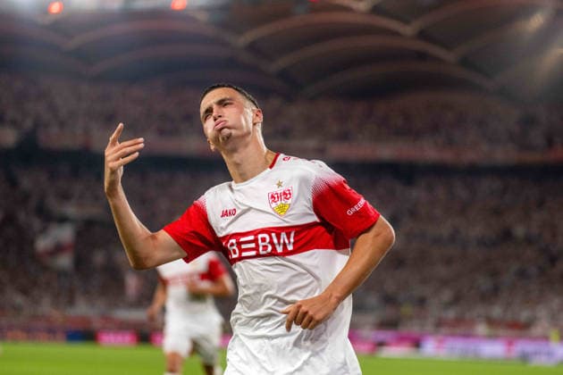 Torjubel des Torschützen Bilal El Khannouss (VfB Stuttgart). xettx, Deutschland, Stuttgart, 04.09.2026, Fussball, Bundesliga: VfB Stuttgart vs 1. FC Koeln, Saison 2026 2027, 2. Spieltag, MHP Arena DFL DFB REGULATIONS PROHIBIT ANY USE OF PHOTOGRAPHS AS IMAGE SEQUENCES AND OR QUASI-VIDEO. *** Goal celebration by goal scorer Bilal El Khannouss, VfB Stuttgart xettx, Germany, Stuttgart, September 4, 2026, Soccer, Bundesliga: VfB Stuttgart vs. 1. FC Köln, 2026–2027 season, Matchday 2, MHP Arena. DFL and DFB regulations prohibit any use of photographs as image sequences and or quasi-video.
