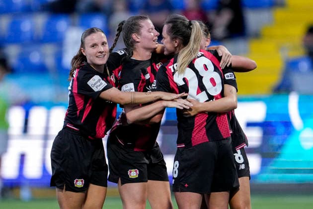 v.li.: Estrella Merino Gonzalez (B04, 10), Claudia Wenger (B04, 5), Torschützin Paulina Tomasiak (B04, 28), Justine Brandau (B04, 8), Spielerinnen von Bayer 04 Leverkusen, jubeln über das Tor zum 1:2, Jubel, Torjubel, Torerfolg, celebrate the goal, goal, celebration, jubelt ueber das Tor, Freuen, Freude, freut sich, optimistisch, positiv, Spielszene, Highlight, Action, Aktion, 04.09.2026, Sinsheim (Hoffenheim) (Deutschland), Fussball, Google Pixel Frauen-Bundesliga, TSG 1899 Hoffenheim - Bayer 04 Leverkusen, DFB DFL REGULATIONS PROHIBIT ANY USE OF PHOTOGRAPHS AS IMAGE SEQUENCES AND OR QUASI-VIDEO. *** From left: Estrella Merino Gonzalez (B04, 10), Claudia Wenger B04, 5, Goal Scorer Paulina Tomasiak B04, 28, Justine Brandau B04, 8, Players from Bayer 04 Leverkusen celebrate the 1–2 goal, Celebration, goal celebration, scoring a goal, celebrating the goal, goal, joy, celebrating the goal, rejoicing, joy, happy, optimistic, positive, game scene, highlight, action, 04 09 2026, Sinsheim, Hoffenheim, Germany, soccer, Google Pixel Women’s Bundesliga, TSG 1899 Hoffenheim vs. Bayer 04 Leverkusen, DFB and DFL regulations prohibit any use of photographs as image sequences and or quasi-video xozx