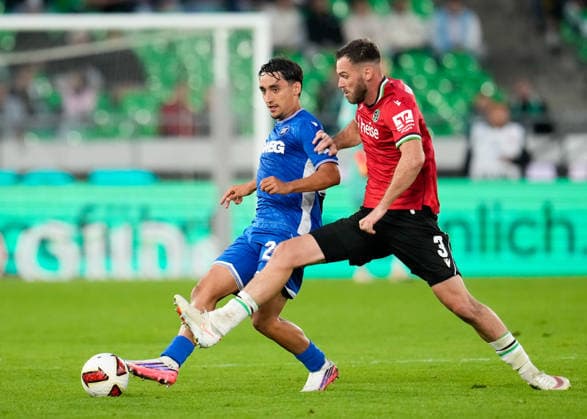 Danyal Zor (Karlsruher SC, 26) im Zweikampf mit Boris Tomiak (Hannover 96, 3) GER, Hannover 96 vs Karlsruher SC, 2. Bundesliga, 4. Spieltag, Saison 2026-27, Heinz von Heiden Arena, Hannover, 04.09.2026 DFL REGULATIONS PROHIBIT ANY USE OF PHOTOGRAPHS AS IMAGE SEQUENCES AND OR QUASI-VIDEO GER, Hannover 96 vs Karlsruher SC, 2. Bundesliga, 4. Spieltag, Saison 2026-27, 04.09.2026 Hannover *** Danyal Zor (Karlsruher SC), 26, in a tackle with Boris Tomiak (Hannover 96), 3 GER, Hannover 96 vs. Karlsruher SC, 2. Bundesliga, Matchday 4, 2026–27 season, Heinz von Heiden Arena, Hannover, September 4, 2026 DFL regulations prohibit any use of photographs as image sequences and or quasi-video GER, Hannover 96 vs. Karlsruher SC, 2. Bundesliga, Matchday 4, 2026–27 season, September 4, 2026, Hannover Copyright: xEibner-Pressefoto ScottxColemanx EP_SCN