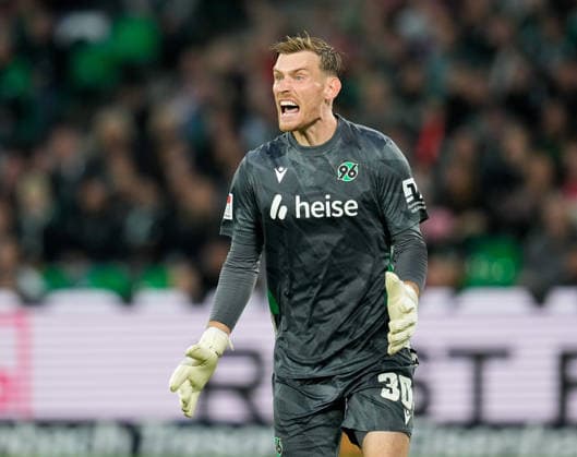 Leo Weinkauf (Hannover 96, 30) reagiert. GER, Hannover 96 vs Karlsruher SC, 2. Bundesliga, 4. Spieltag, Saison 2026-27, Heinz von Heiden Arena, Hannover, 04.09.2026 DFL REGULATIONS PROHIBIT ANY USE OF PHOTOGRAPHS AS IMAGE SEQUENCES AND OR QUASI-VIDEO GER, Hannover 96 vs Karlsruher SC, 2. Bundesliga, 4. Spieltag, Saison 2026-27, 04.09.2026 Hannover *** Leo Weinkauf, Hannover 96, 30, reacts (GER), Hannover 96 vs. Karlsruher SC, 2. Bundesliga, Matchday 4, 2026–27 season, Heinz von Heiden Arena, Hannover, September 4, 2026 DFL regulations prohibit any use of photographs as image sequences and or quasi-video GER, Hannover 96 vs. Karlsruher SC, 2. Bundesliga, Matchday 4, 2026–27 season, September 4, 2026, Hannover Copyright: xEibner-Pressefoto ScottxColemanx EP_SCN