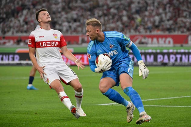 Torwart Marvin Schwaebe 1. FC Koeln KOE (01) vor Dzenan Pejcinovic VfB Stuttgart (17) Aktion am Ball VfB Stuttgart vs 1. FC Koeln 04.09.2026 DFL REGULATIONS PROHIBIT ANY USE OF PHOTOGRAPHS AS IMAGE SEQUENCES AND OR QUASI-VIDEO VfB Stuttgart vs 1. FC Koeln *** Goalkeeper Marvin Schwaebe, 1. FC Köln (KOE 01), ahead of Dzenan Pejcinovic, VfB Stuttgart 17, in action with the ball, VfB Stuttgart vs. 1. FC Köln, September 4, 2026. DFL regulations prohibit any use of photographs as imGE SEQUENCES AND OR QUASI-VIDEO VfB Stuttgart vs. 1. FC Köln