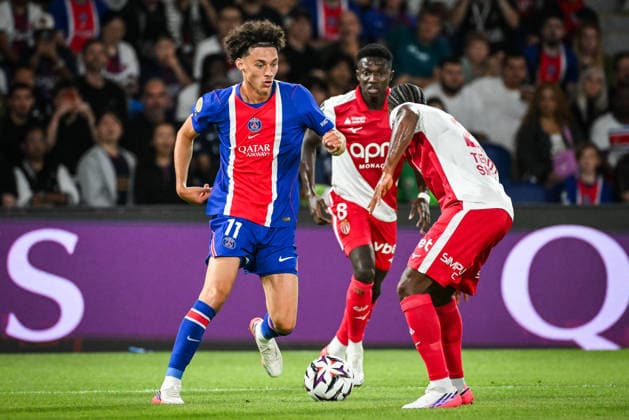 September 4, 2026, Paris, France, France: Maghnes AKLIOUCHE of PSG and Lamine CAMARA of Monaco during the Ligue 1 match between Paris Saint-Germain (PSG) and AS Monaco at Parc des Princes Stadium on September 04, 2026 in Paris, France. Paris France - ZUMAm308 20260904_zsp_m308_003 Copyright: xMatthieuxMirvillex