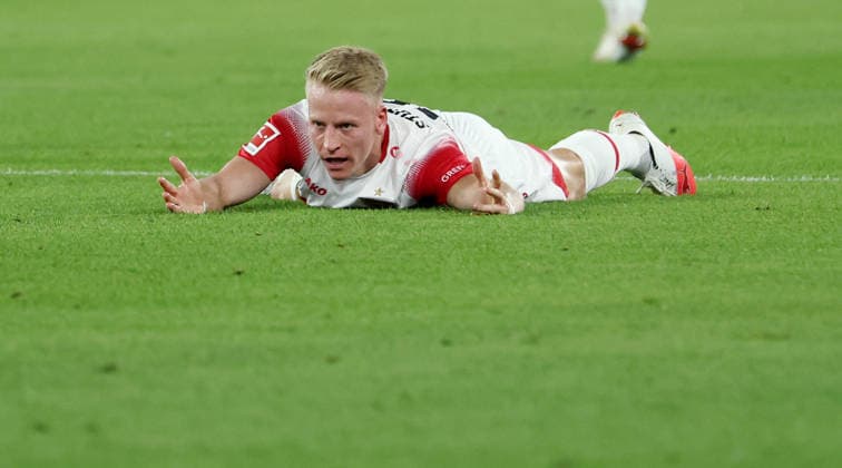 2026.09.04, Deutschland, Stuttgart Fußball VfB Stuttgart vs. 1. FC Köln, Chris Führich (VfB) am Boden Gemäß den Vorgaben der DFL Deutsche Fußball Liga ist es untersagt, in dem Stadion und oder vom Spiel angefertigte Fotoaufnahmen in Form von Sequenzbildern und oder videoähnlichen Fotostrecken zu verwerten bzw. verwerten zu lassen. DFL, DFB regulations prohibit any use of photographs as image sequences and or quasi-video. *** September 4, 2026, Germany, Stuttgart Soccer: VfB Stuttgart vs. 1. FC Köln, Chris Führich (VfB) on the ground. In accordance with the regulations of the DFL (German Soccer League), it is prohibited to use or allow the use of photographs taken in the stadium and or during the game in the form of image sequences and or video-like photo series. DFL, DFB regulations prohibit any use of photographs as image sequences and or quasi-video
