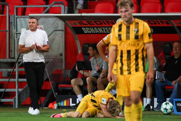 Trainer Mersad Selimbegovic (Cheftrainer Alemannia Achen) findet die Reaktion des Schiedsrichters bei einem Foul nicht gut beim Spiel FC Ingolstadt 04 gegen Alemannia Aachen am 04.09.2026, DFB regulations prohibit any use of photographs as image sequences and or quasi-video. GER, Fussball, 3. Liga, Spieltag 4, FC Ingolstadt 04 gegen Alemannia Aachen, 04.09.2026, Audi Sportpark Ingolstadt Copyright: xEibner-Pressefoto OliverxSTRISCHx EP-OSH