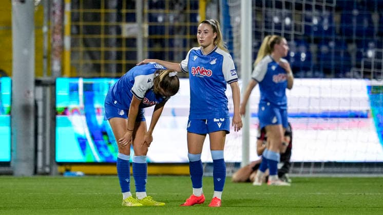 v.li.: Lisann Kaut (TSG, 4), Janna Grimm (TSG, 26), Spielerinnen der TSG 1899 Hoffenheim, enttäuscht über die Niederlage, Enttäuschung nach dem Schlusspfiff, Highlight, Verlierer, verloren, Frustration, disappointed, pessimistisch, 04.09.2026, Sinsheim (Hoffenheim) (Deutschland), Fussball, Google Pixel Frauen-Bundesliga, TSG 1899 Hoffenheim - Bayer 04 Leverkusen, DFB DFL REGULATIONS PROHIBIT ANY USE OF PHOTOGRAPHS AS IMAGE SEQUENCES AND OR QUASI-VIDEO. *** From left: Lisann Kaut (TSG), 4, Janna Grimm TSG, 26, TSG 1899 Hoffenheim players, disappointed by the loss, disappointment after the final whistle, highlight, losers, lost, frustration, disappointed, pessimistic, 04 09 2026, Sinsheim, Hoffenheim, Germany, soccer, Google Pixel Women s Bundesliga, TSG 1899 Hoffenheim vs. Bayer 04 Leverkusen, DFB DFL regulations prohibit any use of photographs as image sequences and or quasi-video xozx